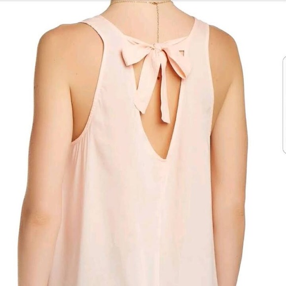14th & Union Tops - CCO ⬇️$15 14th & Union | Peach top with tie